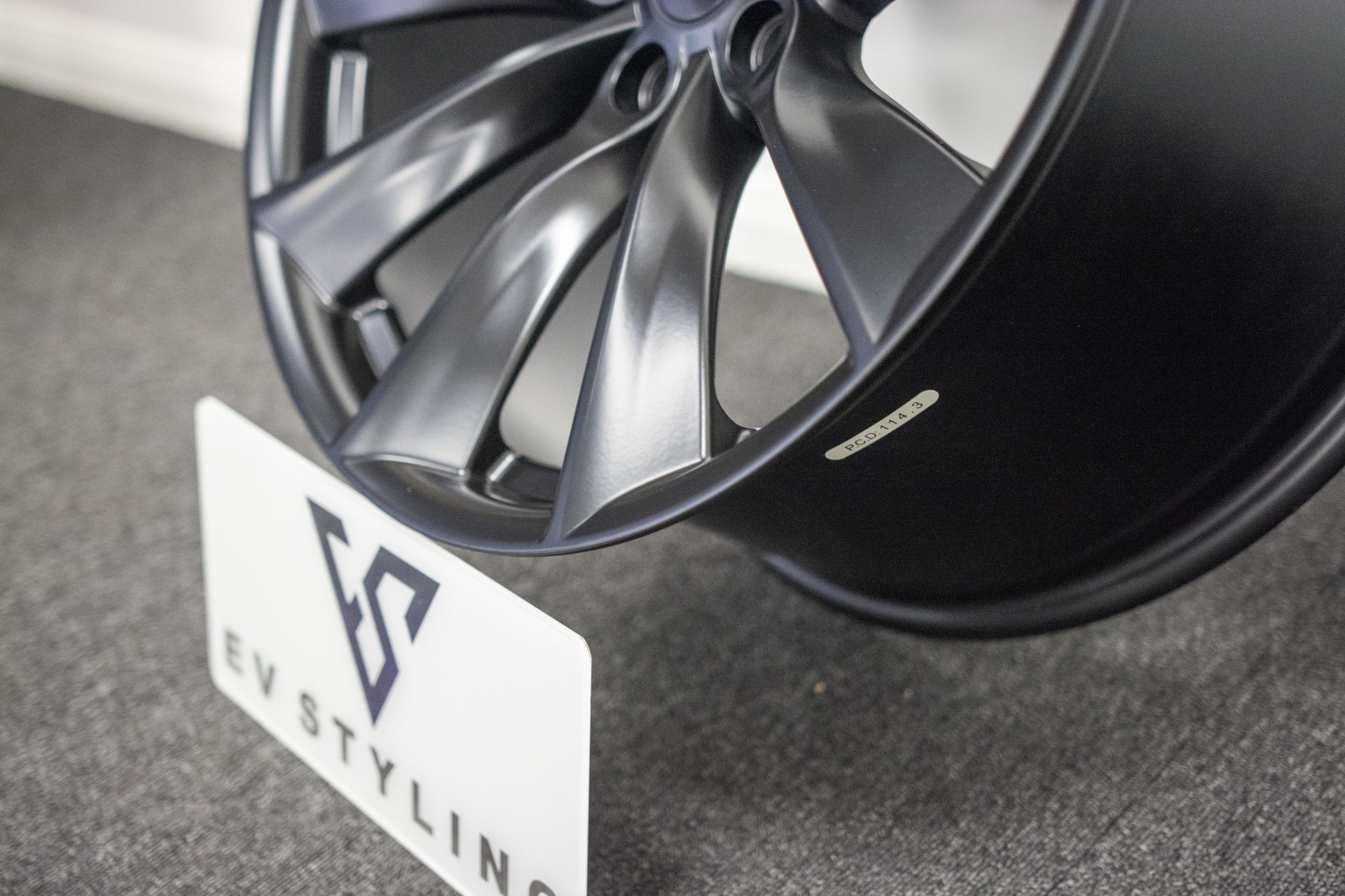 Satin Black R241 Replika for Model Y / Model 3