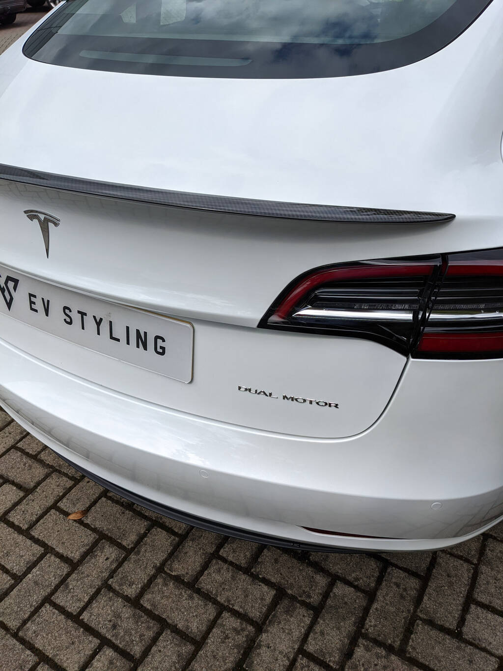 Tesla model 3 carbon fibre rear spoiler