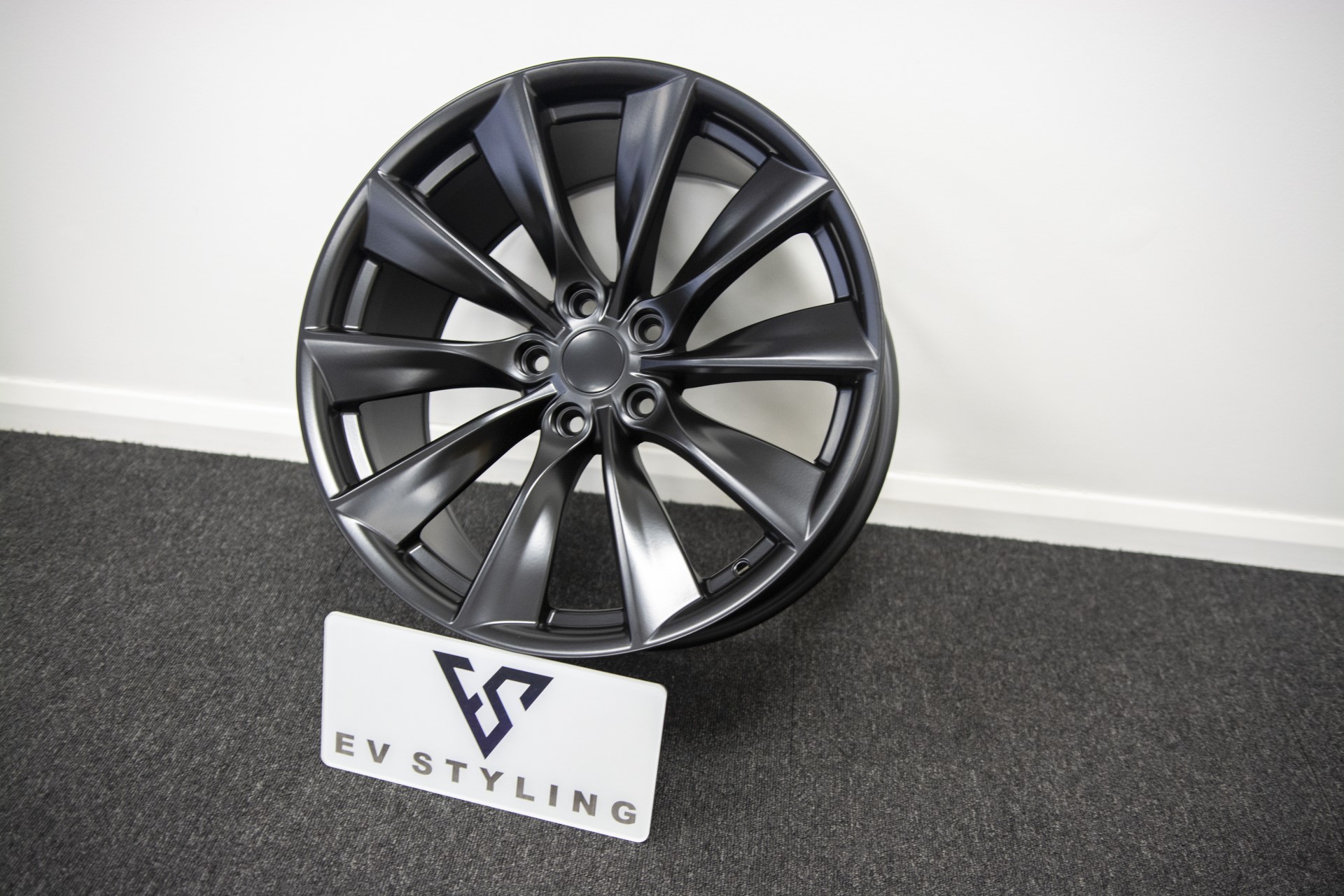 Replika R241 Satin Black UK for Tesla Model 3